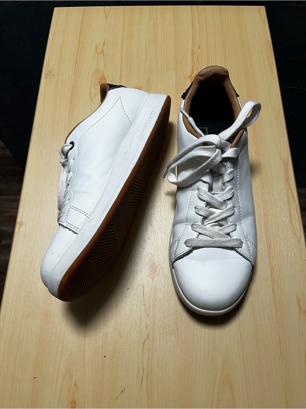 Kuru Roam Classic Court Womens Sz 9.5 White Gum Athletic Leather Shoes Sneakers